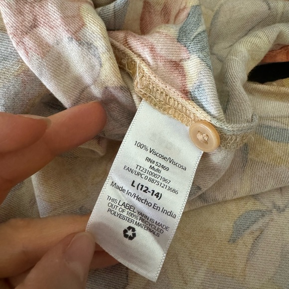 Hawaiian flower blouse - Picture 15 of 15